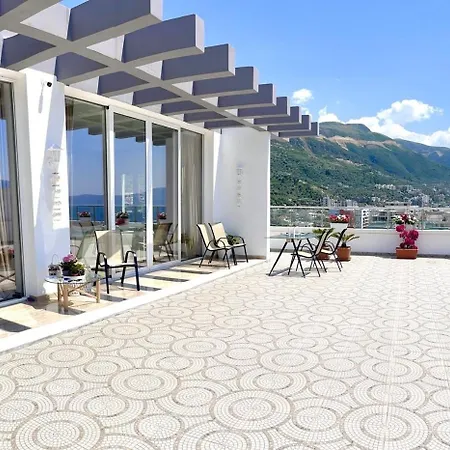 Penthouse Apartment *